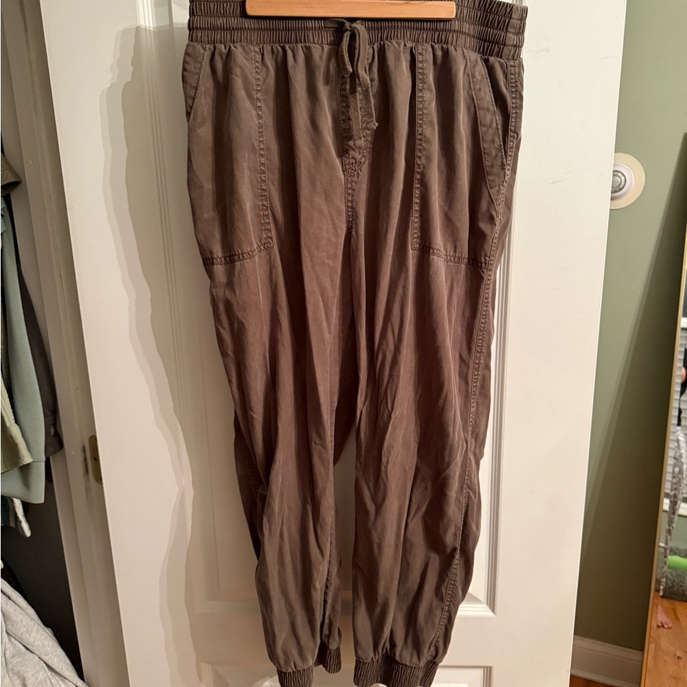 Women’s green Jogger Pants
